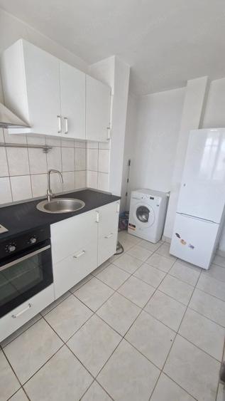 Garsonieră decomandată în Tei