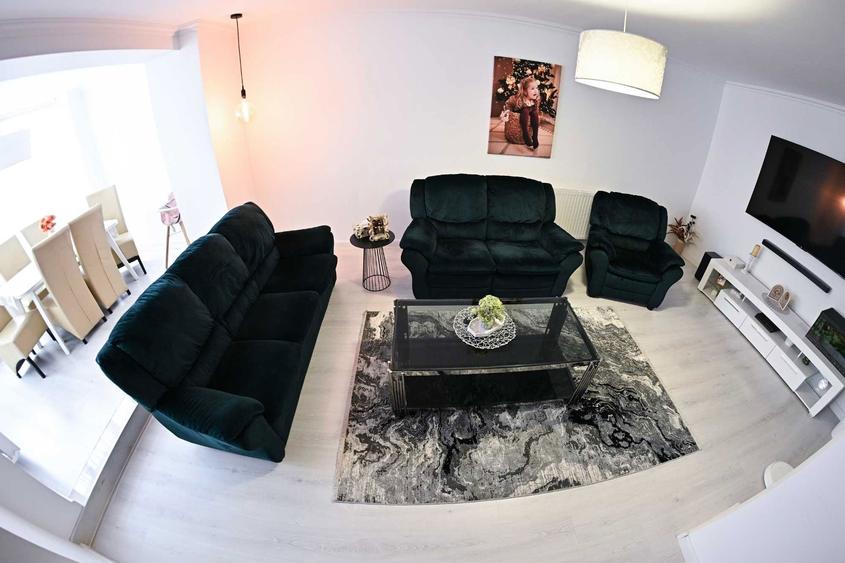 Apartament cu 4 camere decomandat în Central
