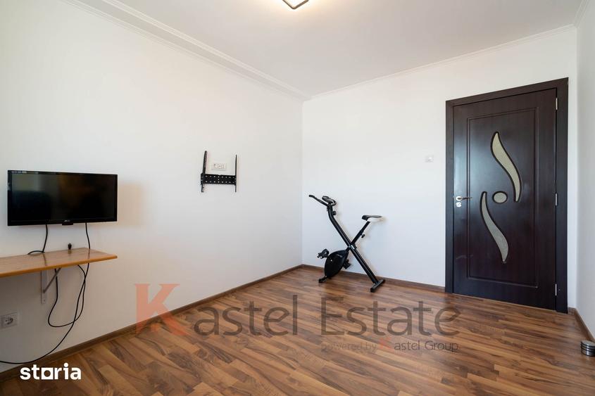 Apartament cu 3 camere în Tei