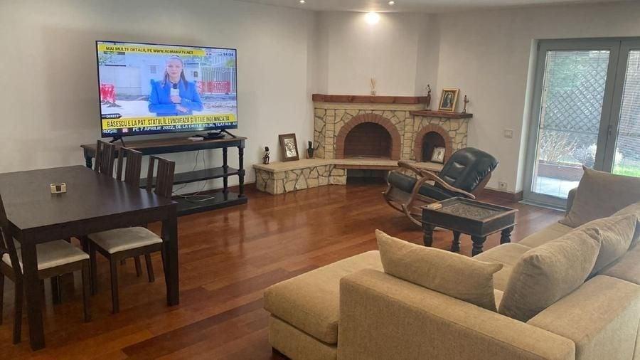 Apartament cu 3 camere nedecomandat, mobilat în Arcul de Triumf