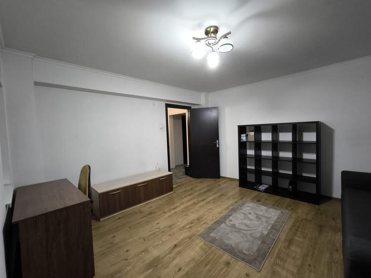 Apartament cu 3 camere decomandat în Militari