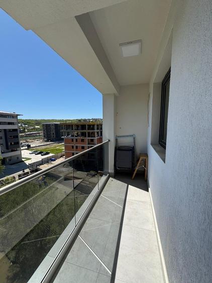 Apartament cu 2 camere semidecomandat, mobilat în Vișani
