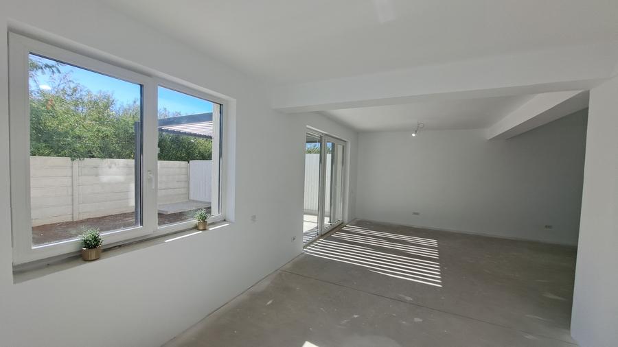 Casă cu 6 camere cu Canalizare în Ultracentral
