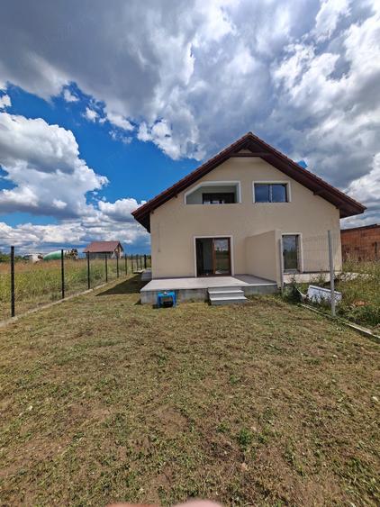 Duplex cu 3 dormitoare, 1 living, 2 bai, 1 bucatarie,terasa ?i curte. - 8