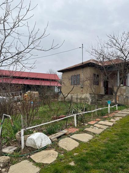 Casă cu 3 camere în Bălțești