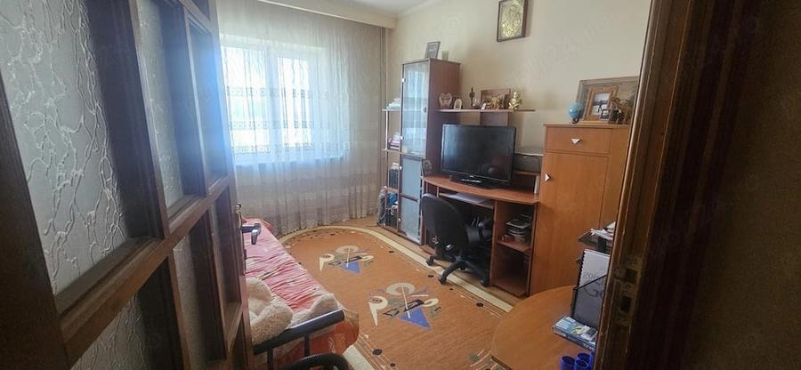 Apartament cu 4 camere decomandat în Central
