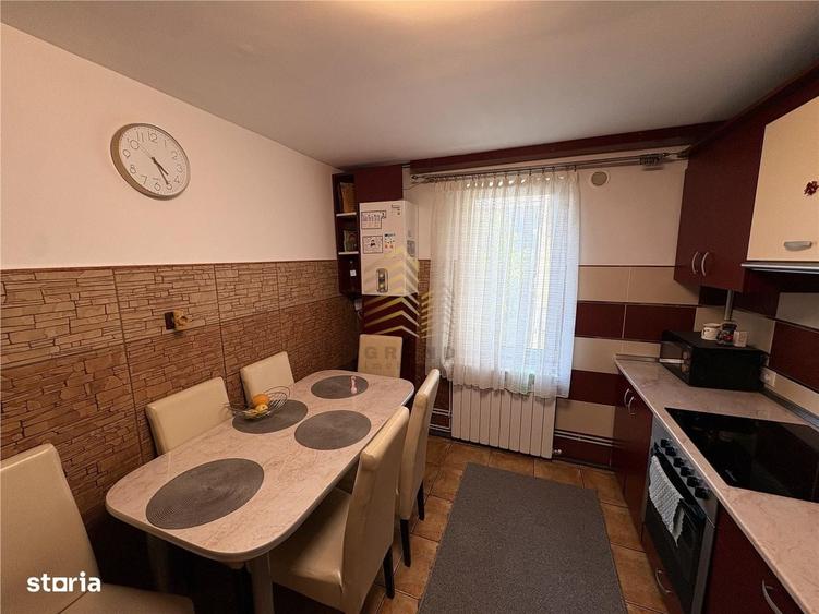 Apartament cu 3 camere decomandat în Sud