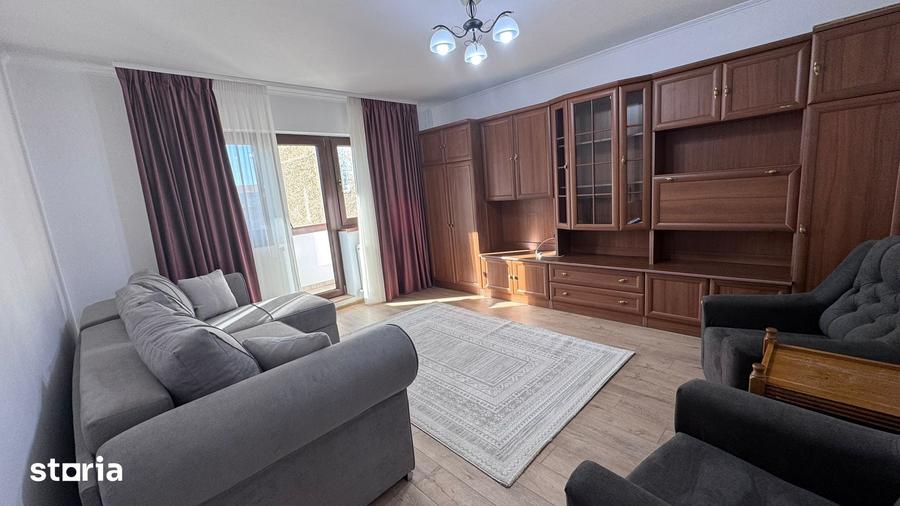 Apartament cu 4 camere semidecomandat în Central
