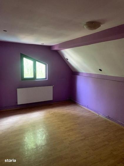 Casă cu 4 camere în Enachiță Văcărescu