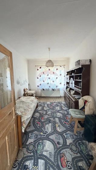 Casă cu 5 camere cu Teren 1400 Mp în Vale