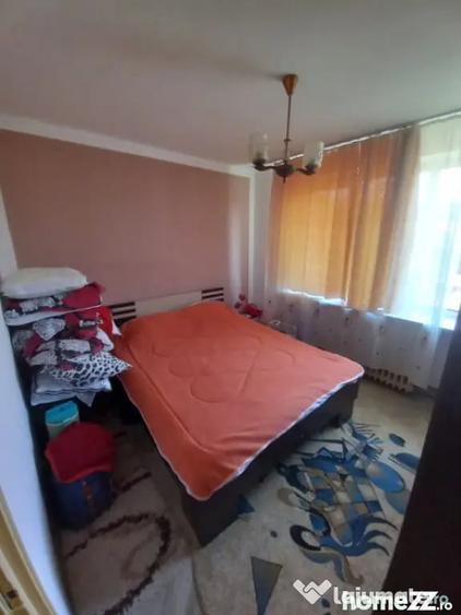Apartament cu 3 camere decomandat în Săsar