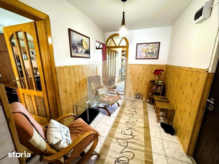 Apartament cu 3 camere decomandat în Valea Aurie