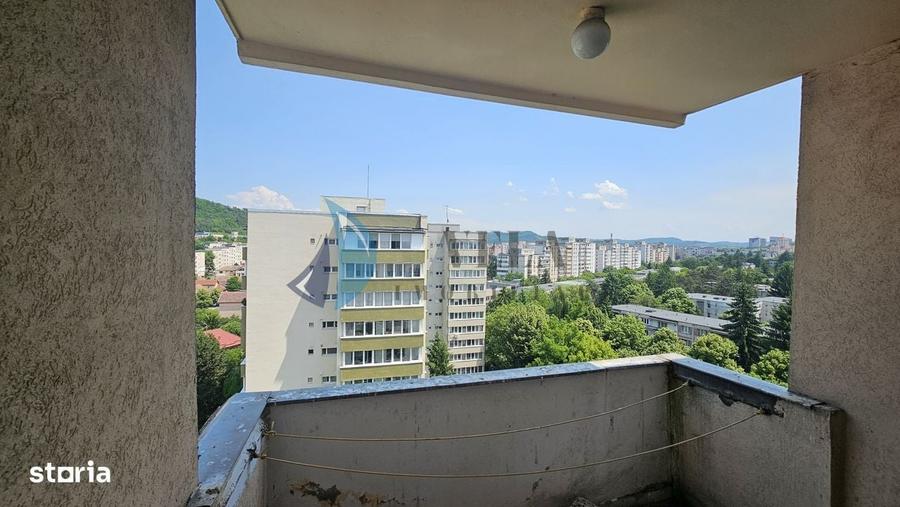 Apartament cu 3 camere decomandat în Tudor