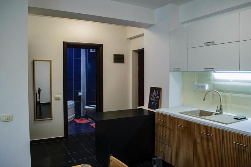 Apartament cu 2 camere semidecomandat în Roșu