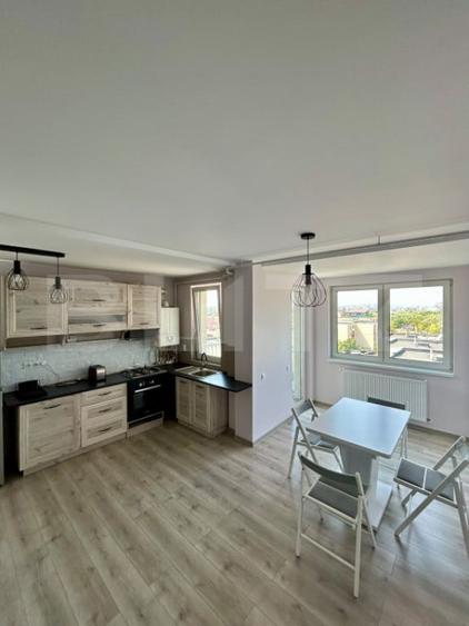 Apartament cu 3 camere semidecomandat în Central