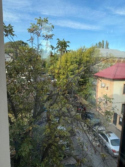 Apartament cu 3 camere decomandat în Tineretului