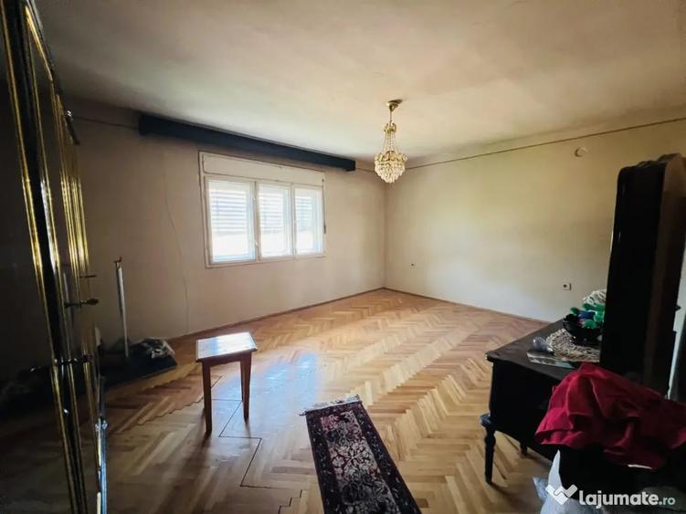 Casă cu 8 camere cu Teren 739 Mp în Mehala