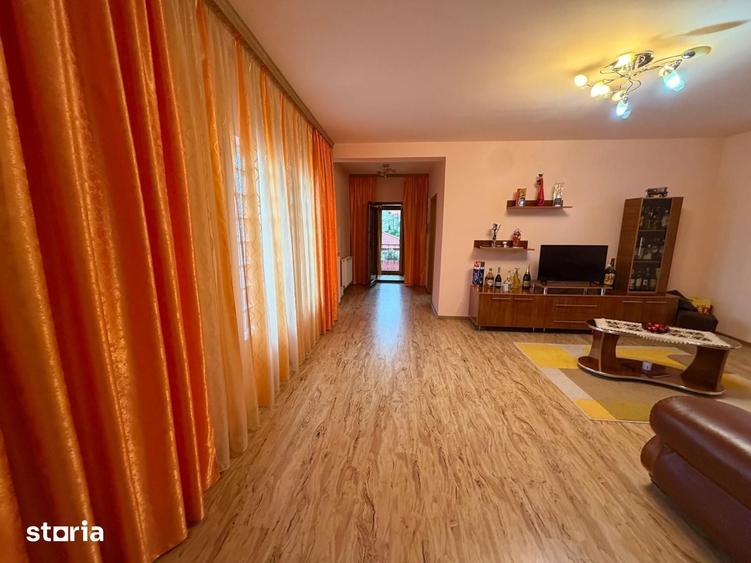 Casă cu 7 camere cu Teren 213 Mp în Coiciu