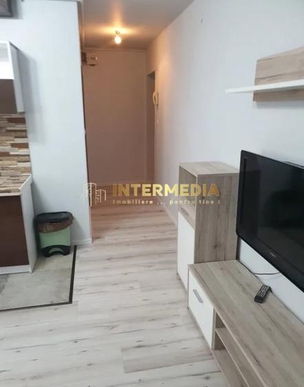 Apartament cu 3 camere decomandat, mobilat în Cetate