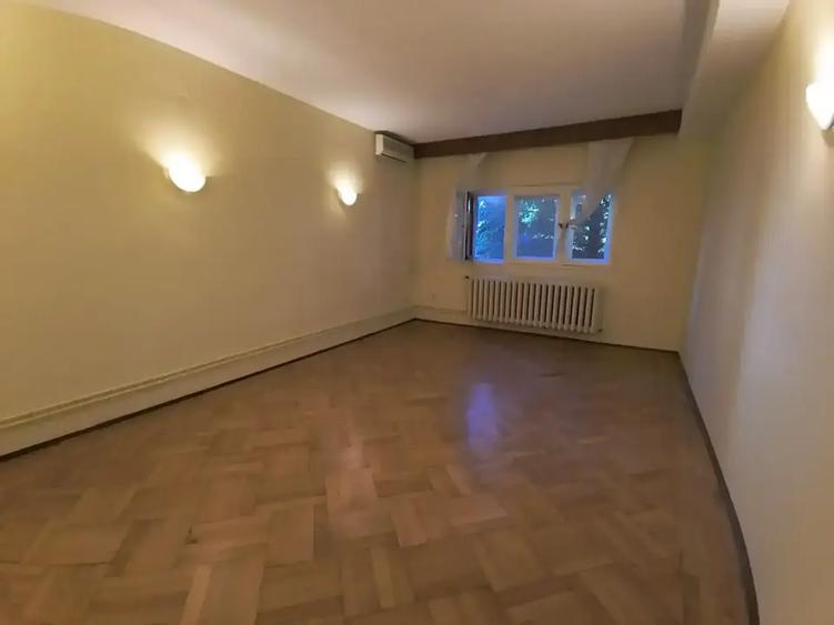 Apartament cu 6 camere decomandat în Domenii