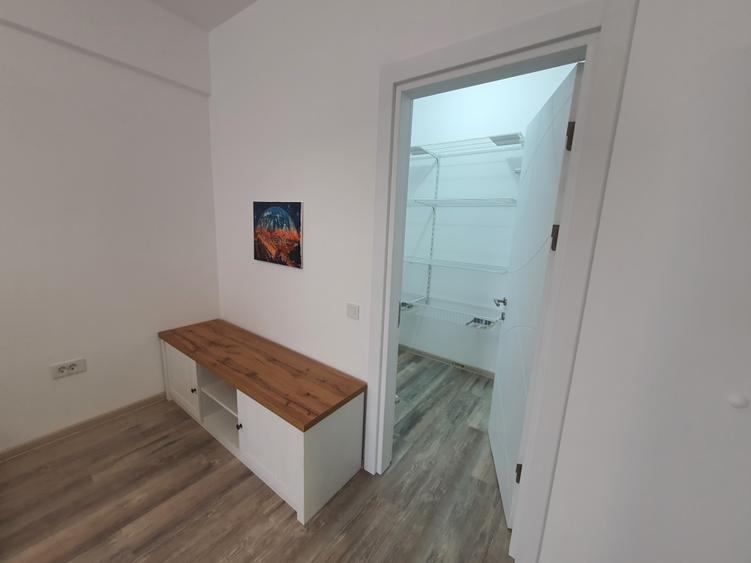 Apartament cu 2 camere semidecomandat în Tractorul