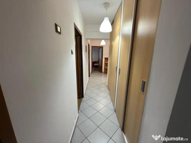 Apartament cu 4 camere decomandat în Central