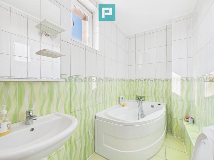 Casă individuală cu 8 camere cu Canalizare în Dudeștii Noi