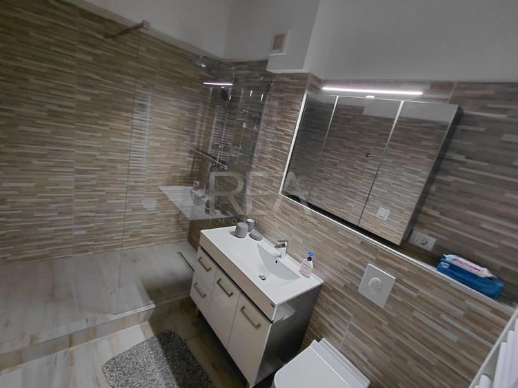 Apartament cu 4 camere decomandat, mobilat în Splaiul Unirii