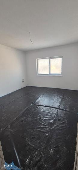 Casă cu 4 camere cu Teren 500 Mp în Km 5