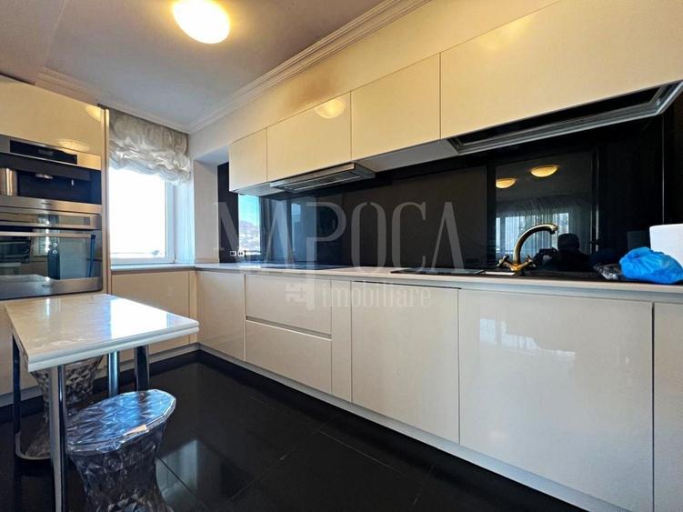 Apartament cu 3 camere semidecomandat în Plopilor
