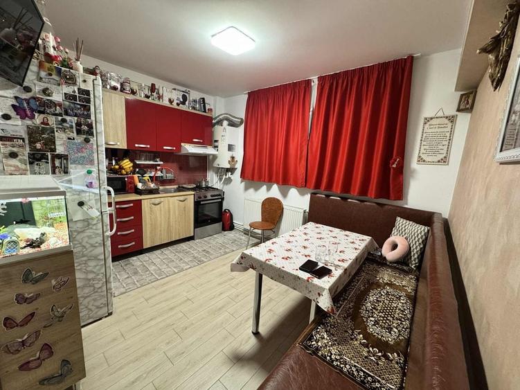 Apartament 3 camere – in spate la primaria Floresti - 1
