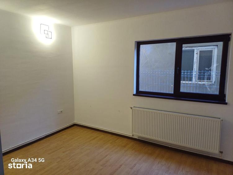 Casă cu 6 camere cu Teren 500 Mp în Cazasu