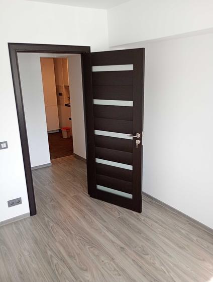 Apartament cu 3 camere semidecomandat în Obor