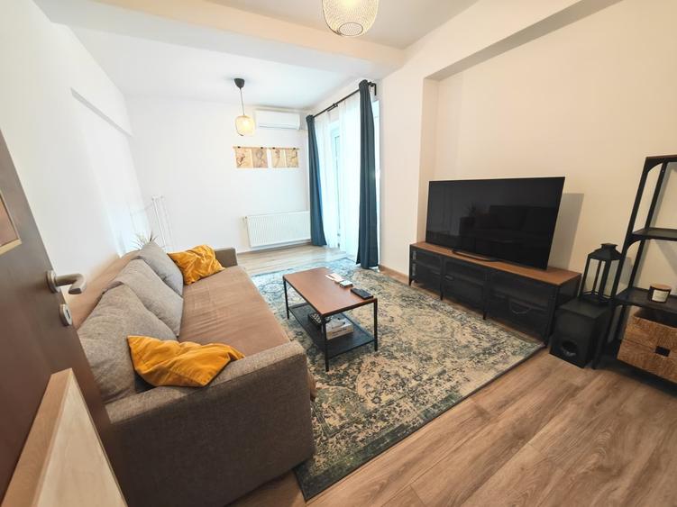 Apartament cu 3 camere decomandat în Păcii