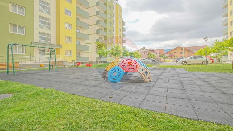 Apartament cu 2 camere decomandat, mobilat în Tractorul