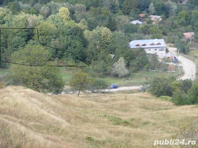 Teren de 2070 mp, în Vârfuri