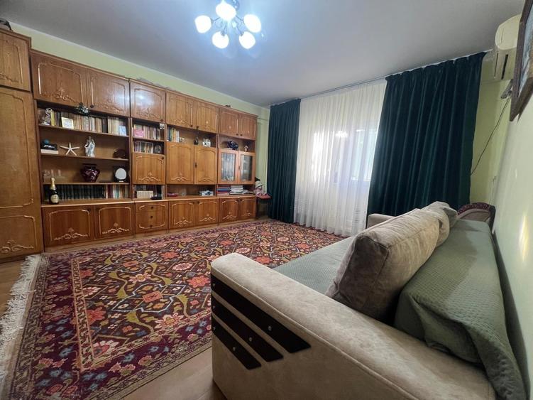 Apartament cu 2 camere decomandat în Micro 21