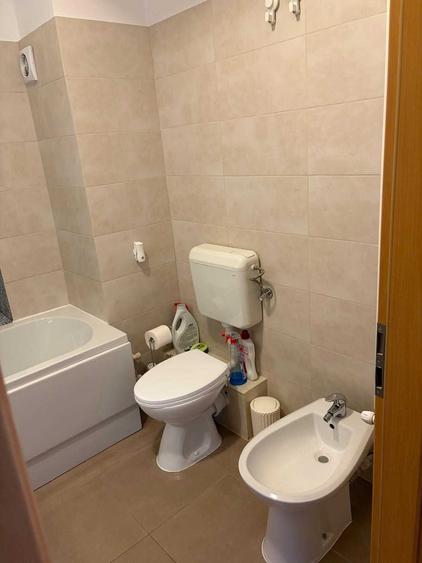 Apartament cu 3 camere decomandat în Torontalului
