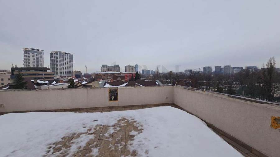 Casă individuală cu 7 camere cu Canalizare în Floreasca