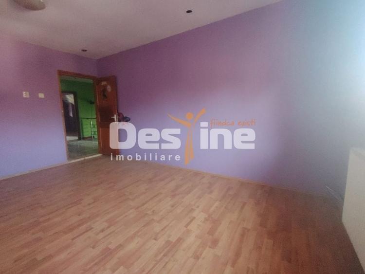 Casă individuală cu 5 camere cu Canalizare în Malu Roșu