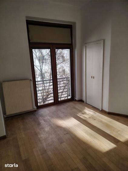 Apartament cu 6 camere decomandat în Cișmigiu
