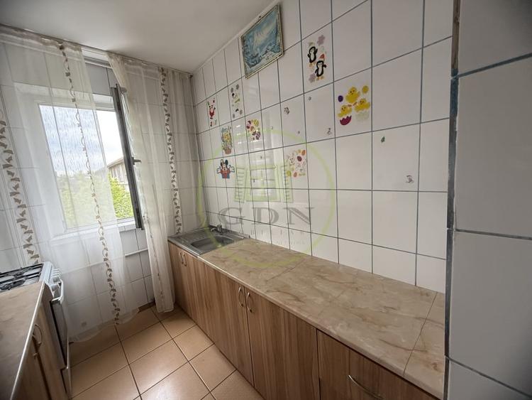 Apartament cu 2 camere semidecomandat, mobilat în Craiovița Nouă