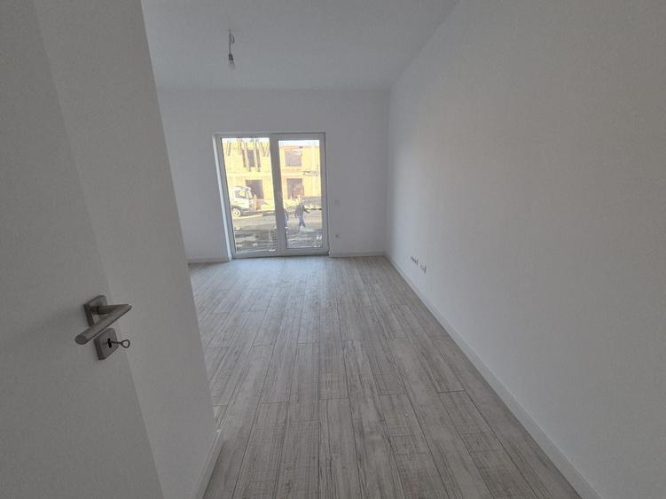Apartament cu 3 camere decomandat în Hipodrom 3