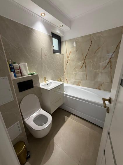 Apartament cu 3 camere decomandat în Sud