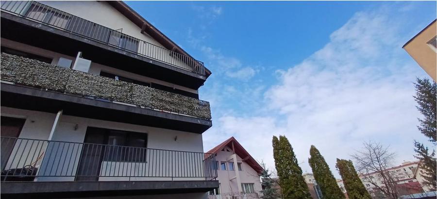 Apartament cu 3 camere decomandat, mobilat în Florilor