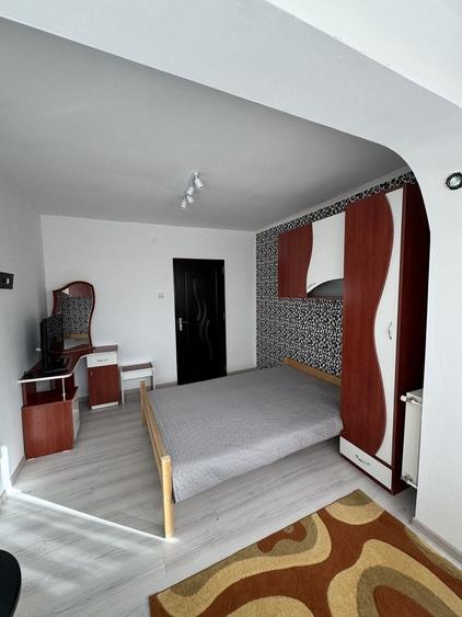Apartament cu 3 camere decomandat în Rogerius