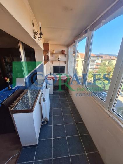 Apartament cu 3 camere decomandat, mobilat în Steaua