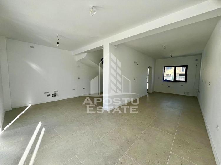 Casă cu 3 camere cu Teren 250 Mp în Plopi