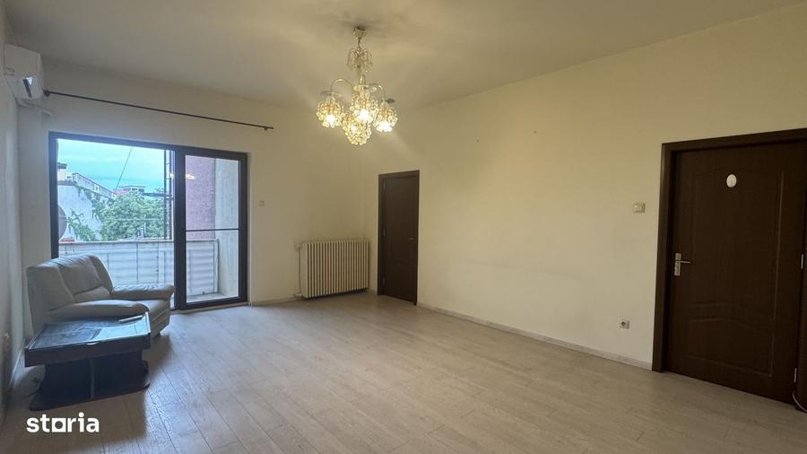 Apartament cu 2 camere decomandat în Polonă