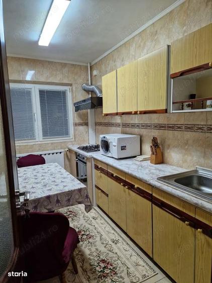 Apartament cu 3 camere semidecomandat, mobilat în 13 Septembrie